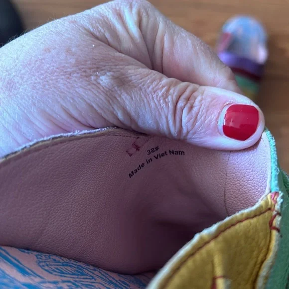 Sandals - Picture 3 of 3